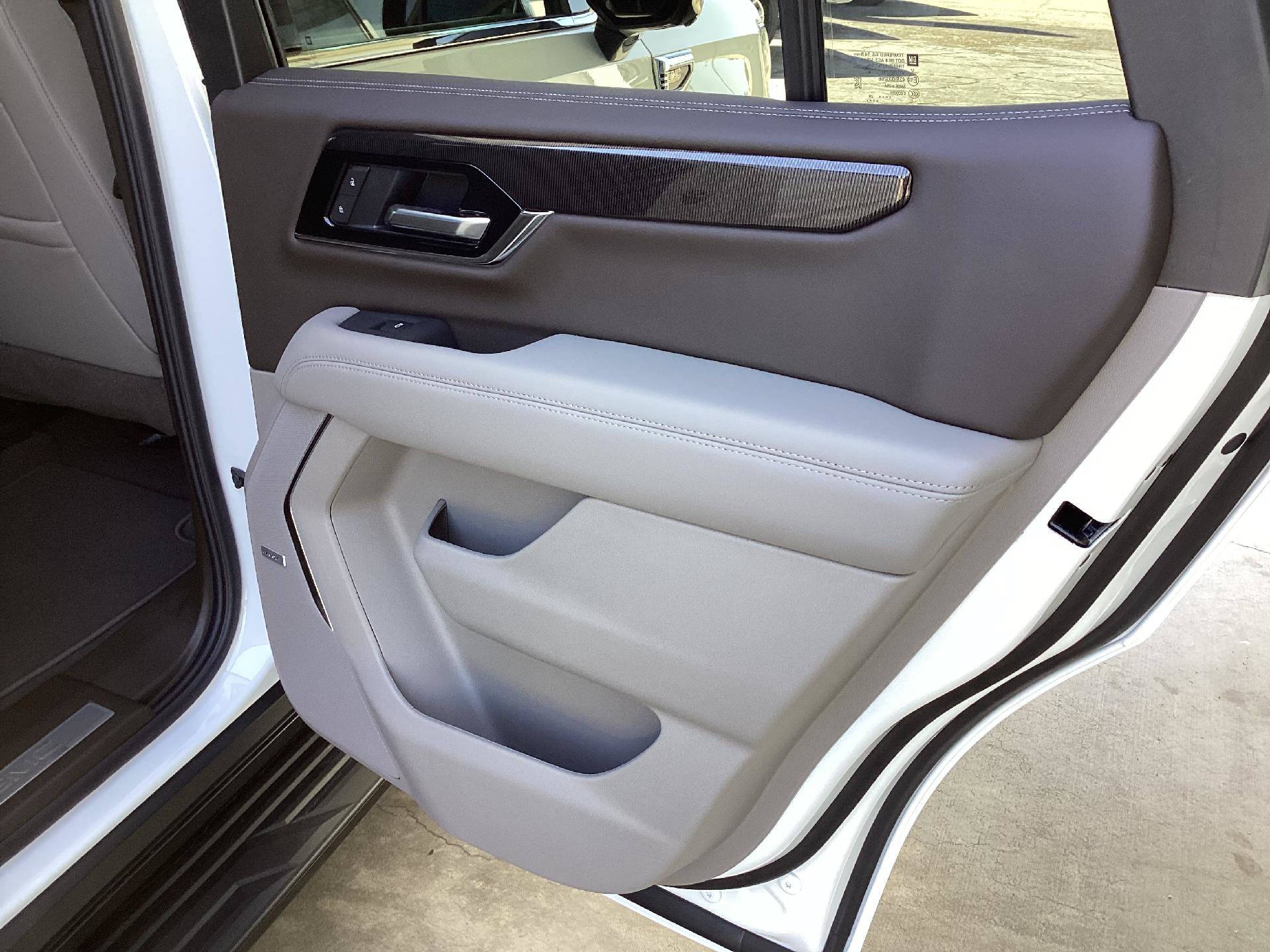 New 2026 GMC Yukon Elevation AWD/4WD image 15