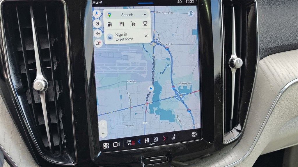 Certified 2023 Volvo XC60 B5 Plus w/ Climate Package image 19