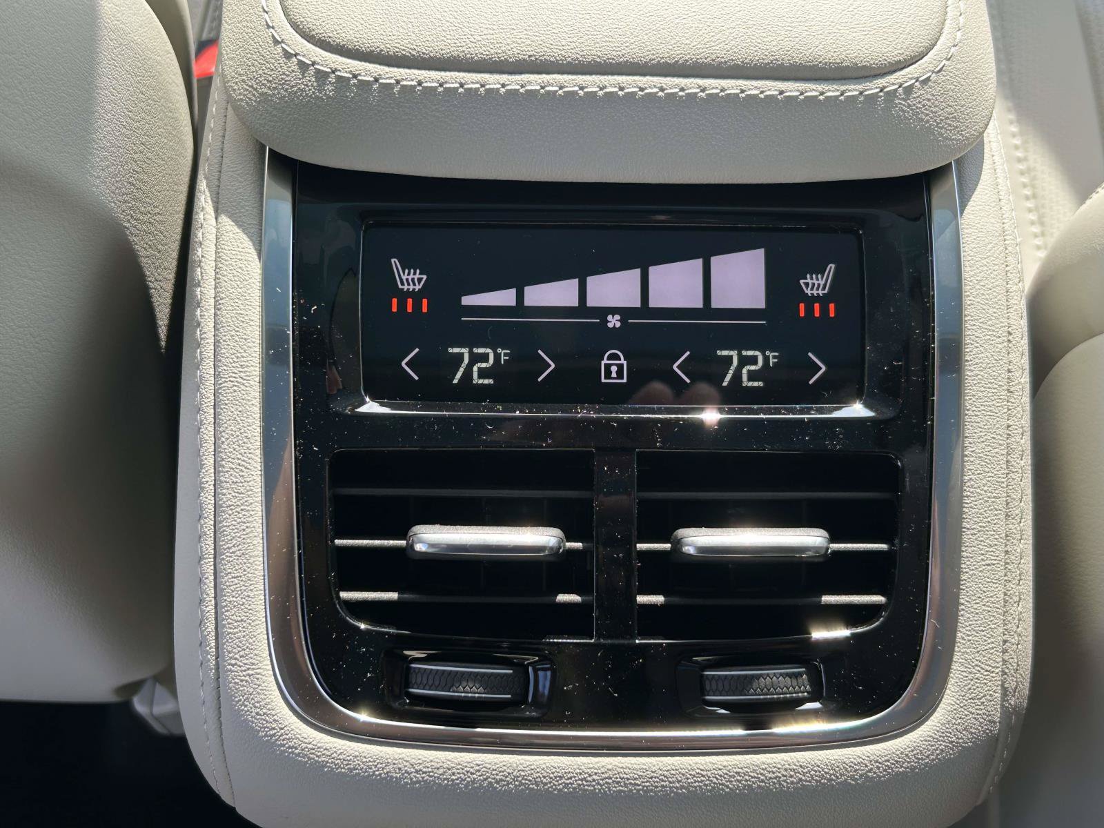 New 2026 Volvo XC90 B5 Ultra w/ Protection Package Premier AWD/4WD image 17