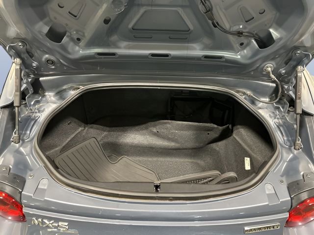 Used 2021 MAZDA MX-5 Miata RF Grand Touring image 12
