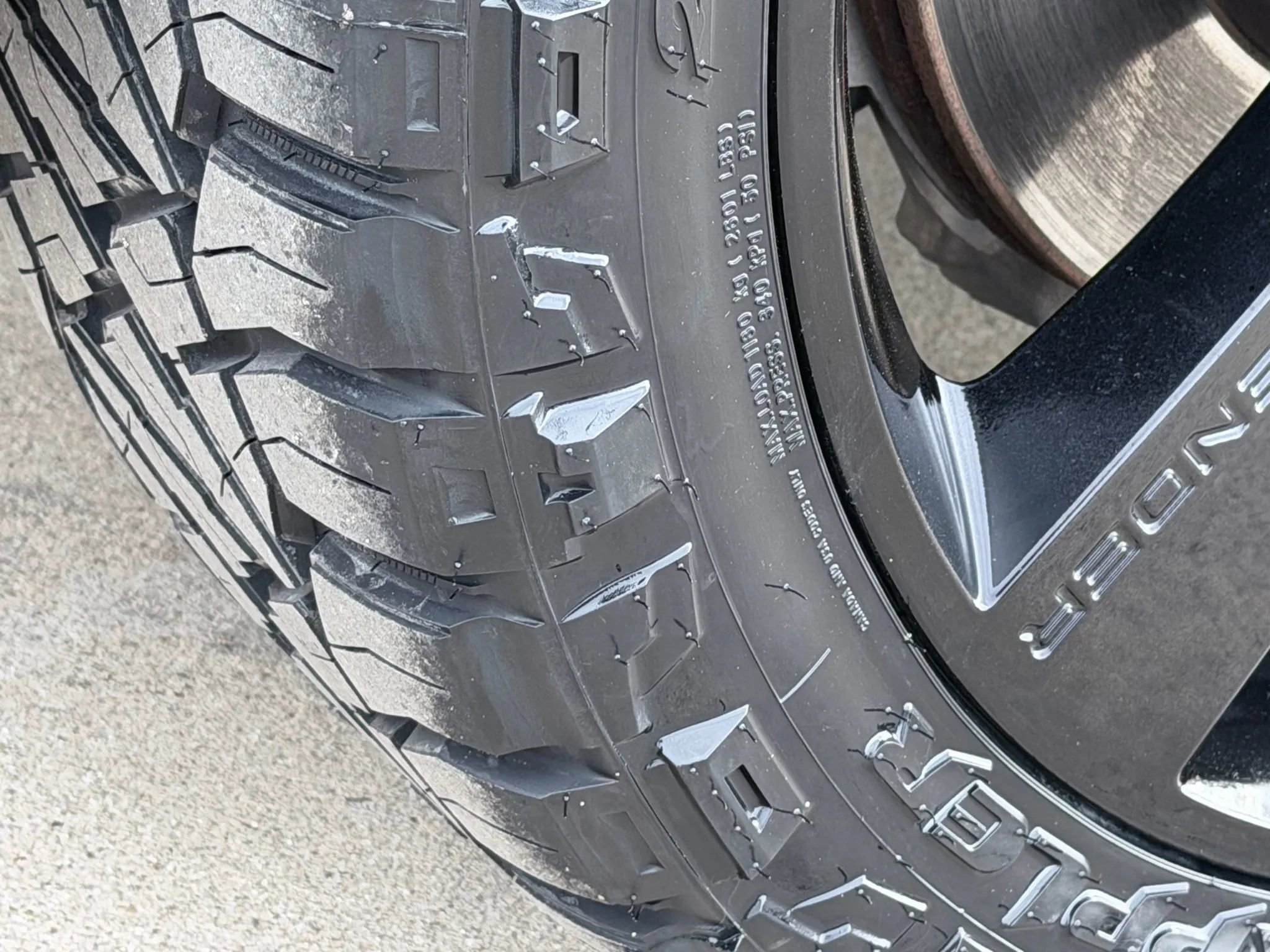 Used 2023 Land Rover Defender 110 V8 image 28