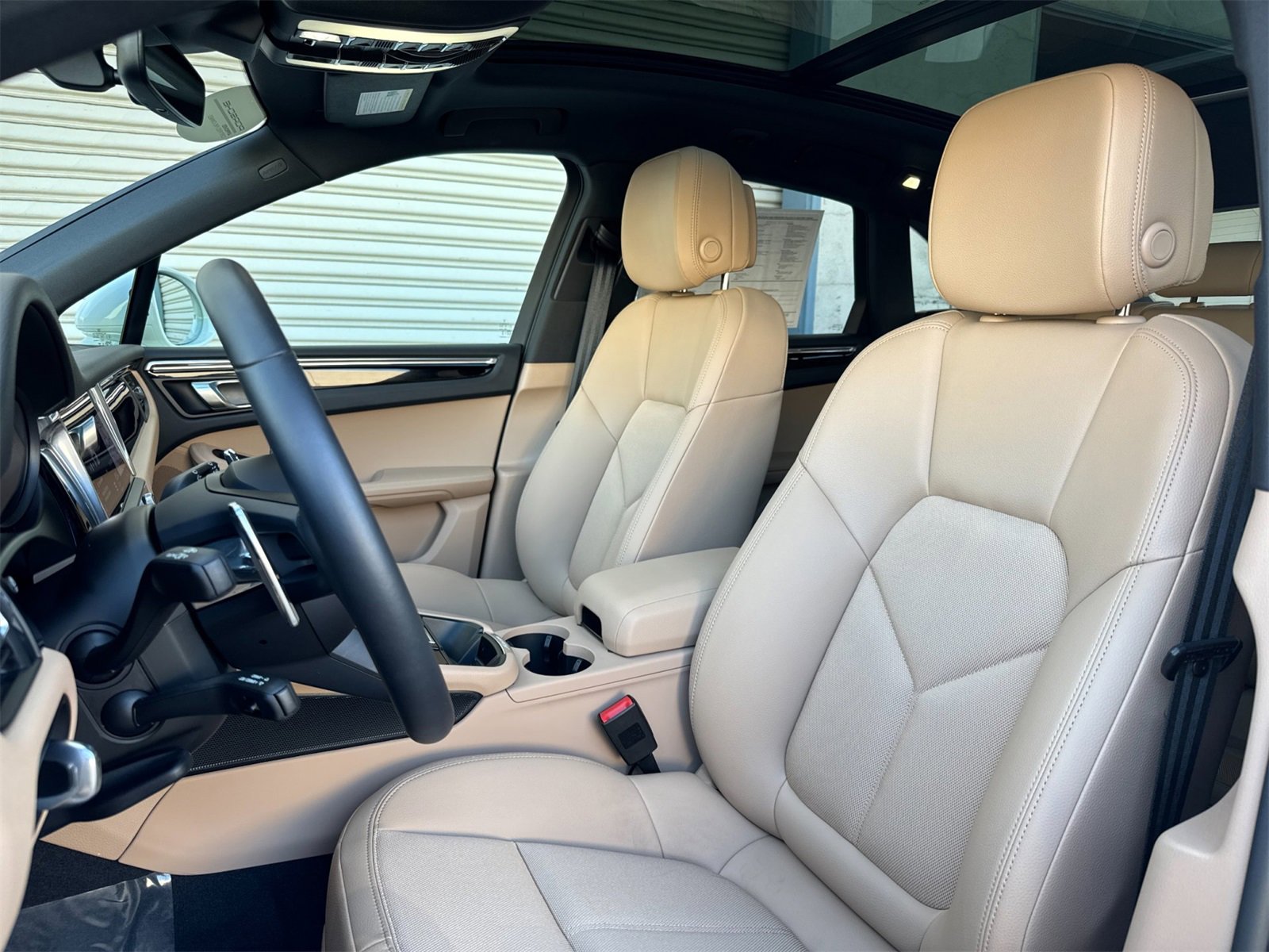 Used 2025 Porsche Macan image 5