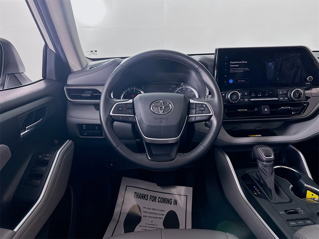 Used 2023 Toyota Highlander XLE image 25