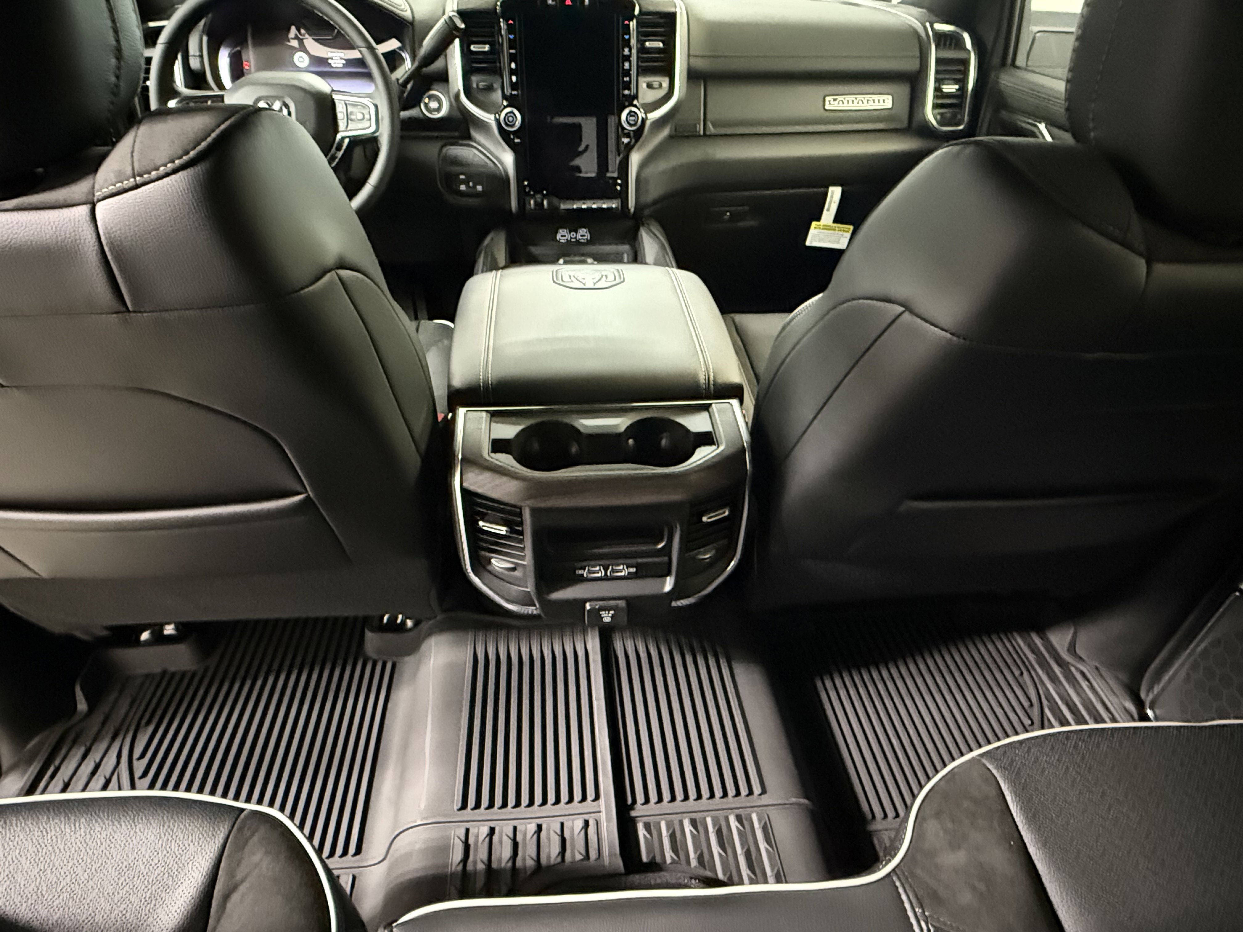 New 2026 RAM 2500 Laramie AWD/4WD image 19