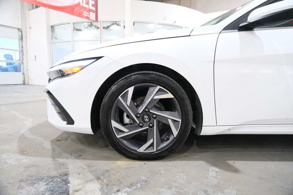 Used 2025 Hyundai Elantra SEL FWD image 5