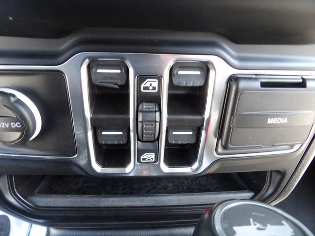 Used 2022 Jeep Wrangler Unlimited Sahara AWD/4WD image 21