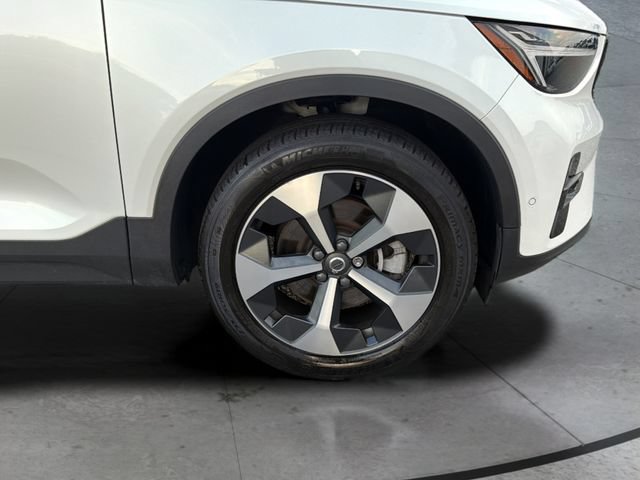 Used 2023 Volvo XC40 B4 Ultimate FWD image 29
