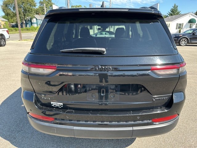 Used 2023 Jeep Grand Cherokee Limited w/ Black Appearance Package image 6