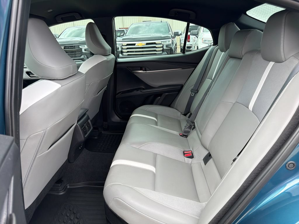 Used 2025 Toyota Camry SE w/ Convenience Package FWD image 30