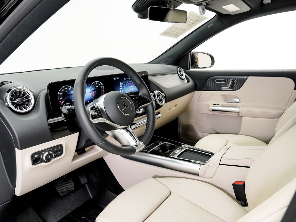 Used 2025 Mercedes-Benz GLA 250 4MATIC image 4