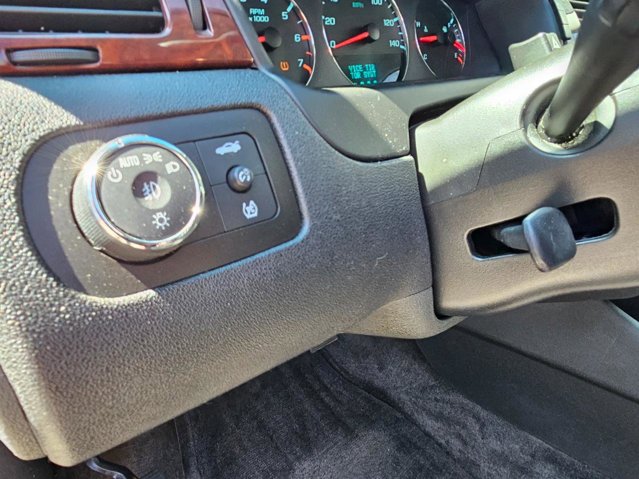 Used 2010 Chevrolet Impala LT w/ Luxury Edition Package FWD image 30