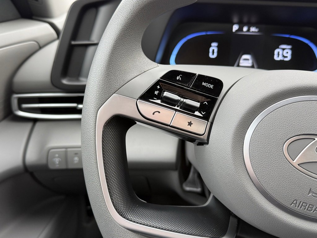 Certified 2025 Hyundai Elantra SE image 27