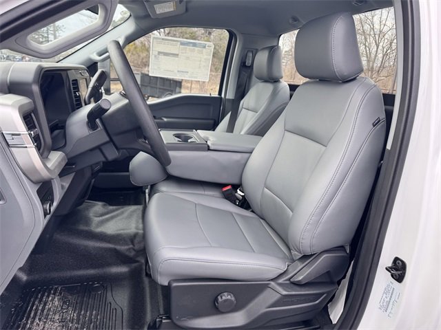 New 2025 Ford F550 4x4 Regular Cab Super Duty image 16