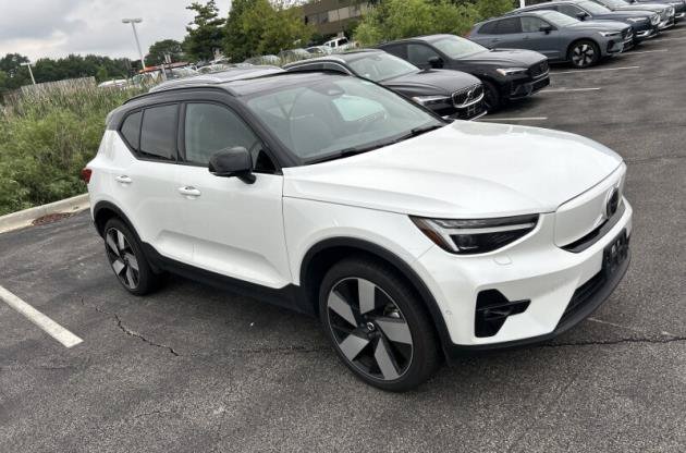 Used 2023 Volvo XC40 Recharge Ultimate w/ Protection Package Premier AWD/4WD image 3