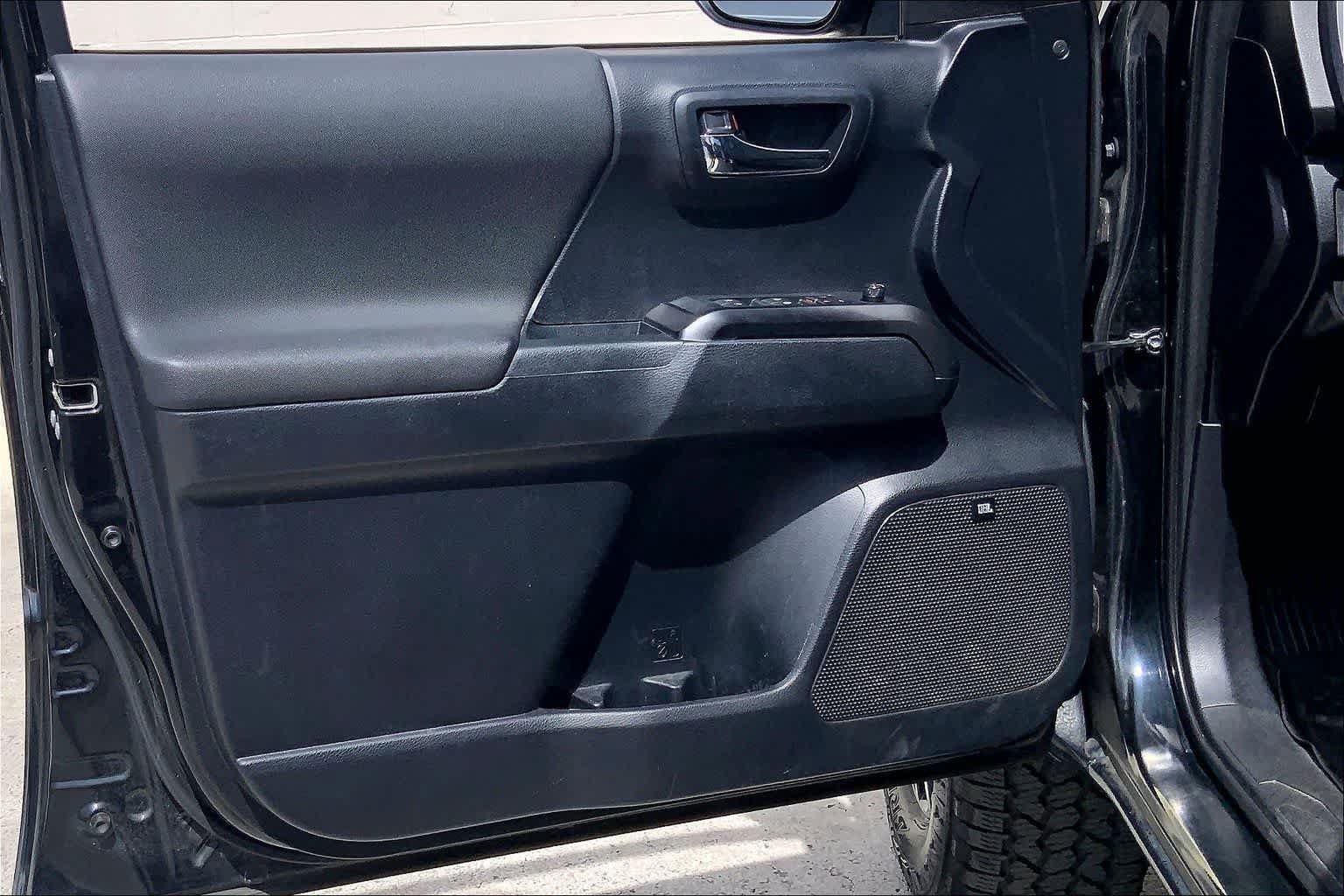 Used 2019 Toyota Tacoma 2WD Double Cab image 27