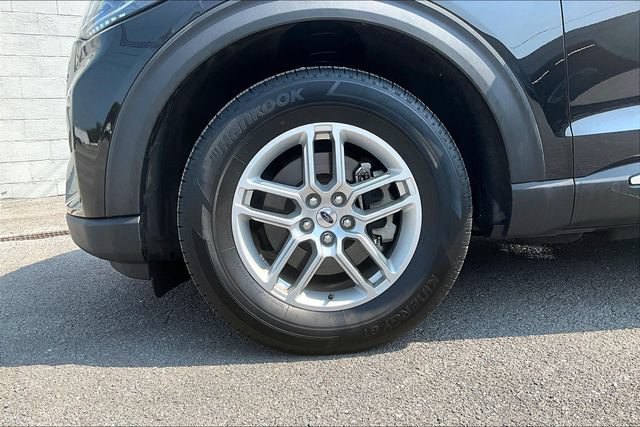 Used 2025 Ford Explorer Active AWD/4WD image 8