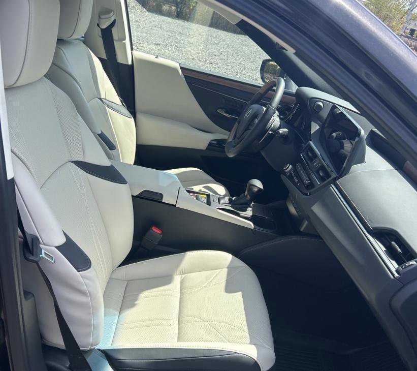 Used 2025 Lexus ES 350 Ultra Luxury FWD image 13