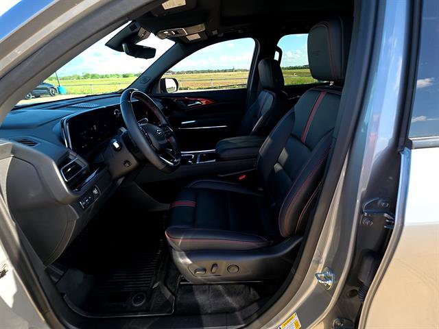 Used 2025 Chevrolet Traverse RS w/ LPO, Floor Liner Package FWD image 11