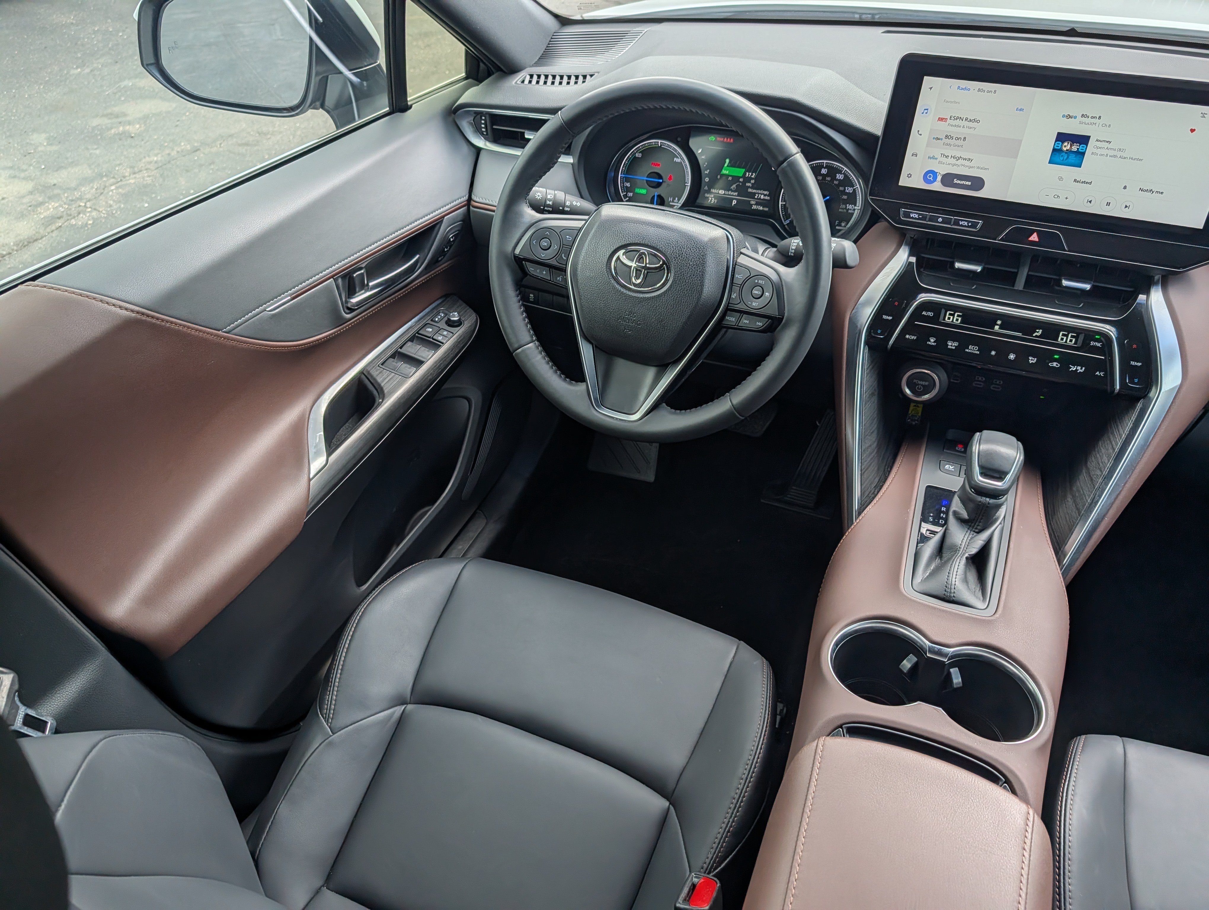 Used 2024 Toyota Venza XLE AWD/4WD image 9
