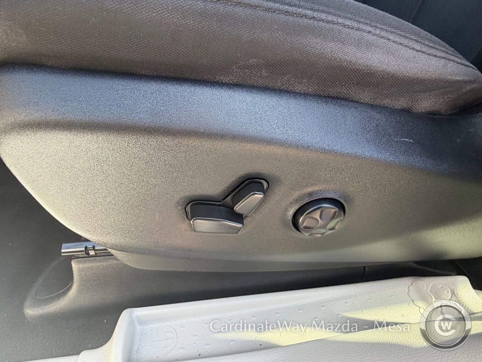 Used 2022 Chrysler Voyager LX image 17