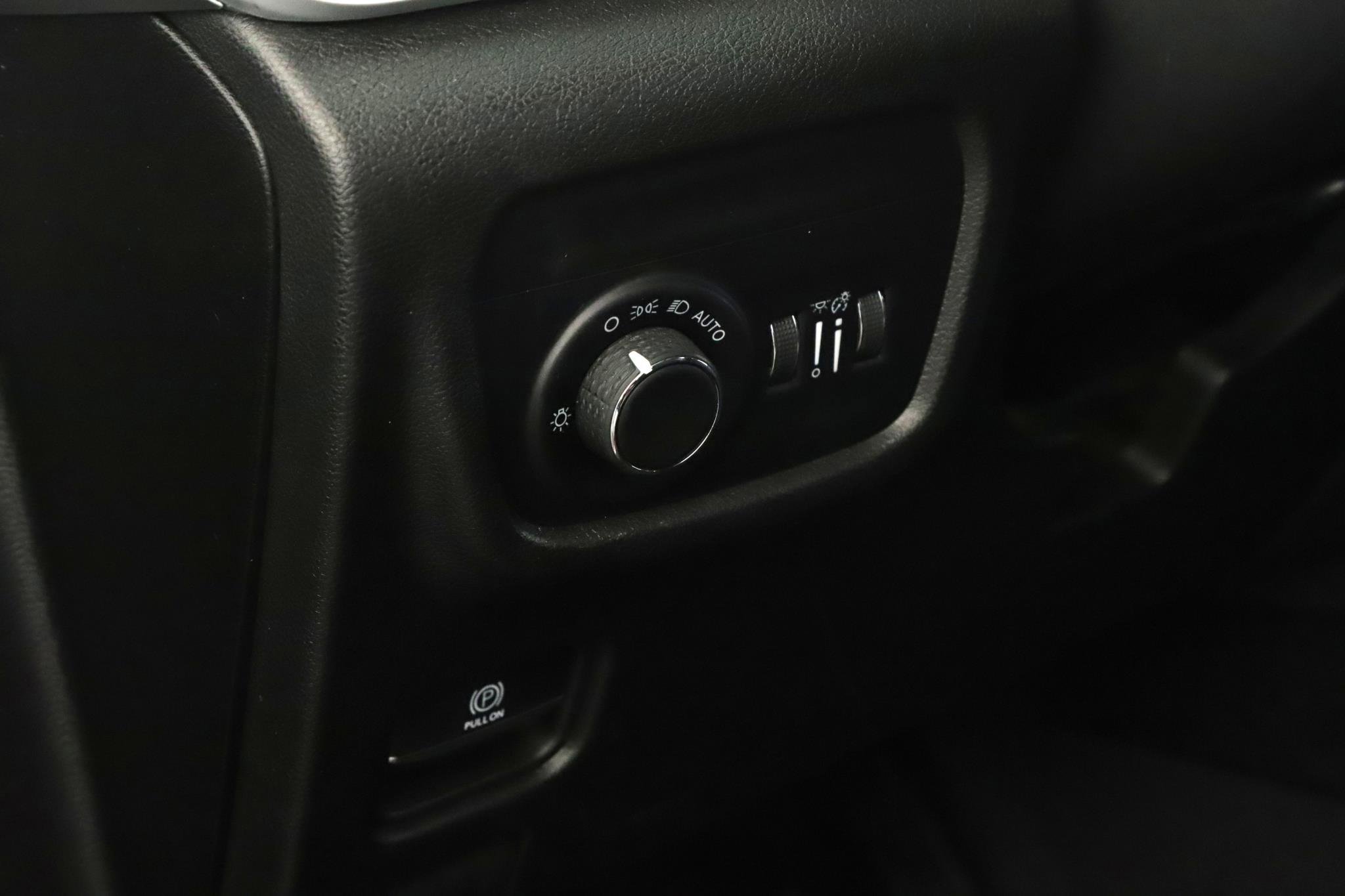 Used 2023 Jeep Grand Cherokee L Laredo AWD/4WD image 10