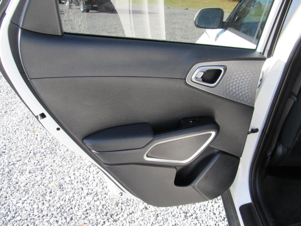 Used 2020 Kia Soul LX image 28