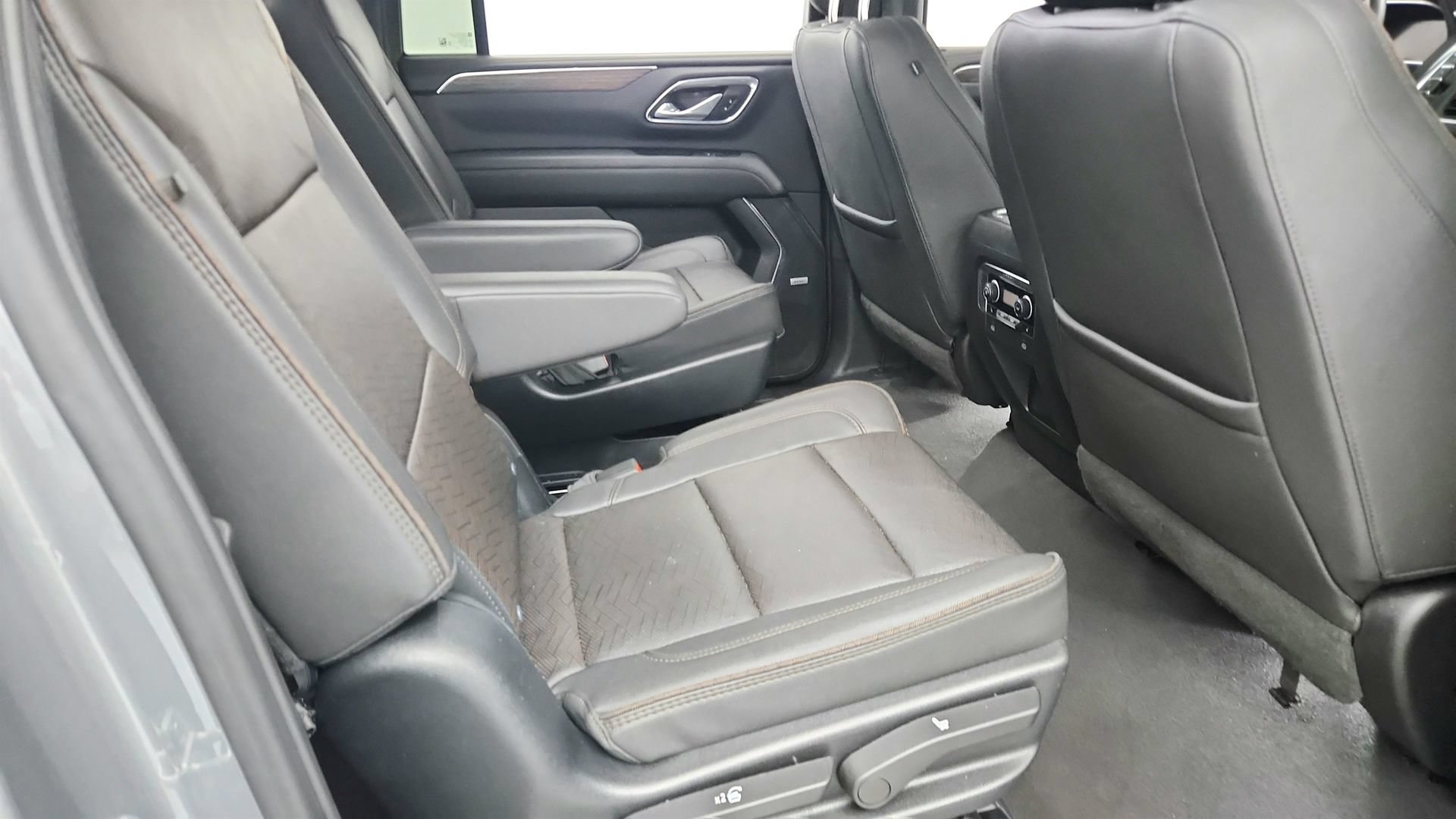 Used 2023 Chevrolet Suburban High Country AWD/4WD image 26