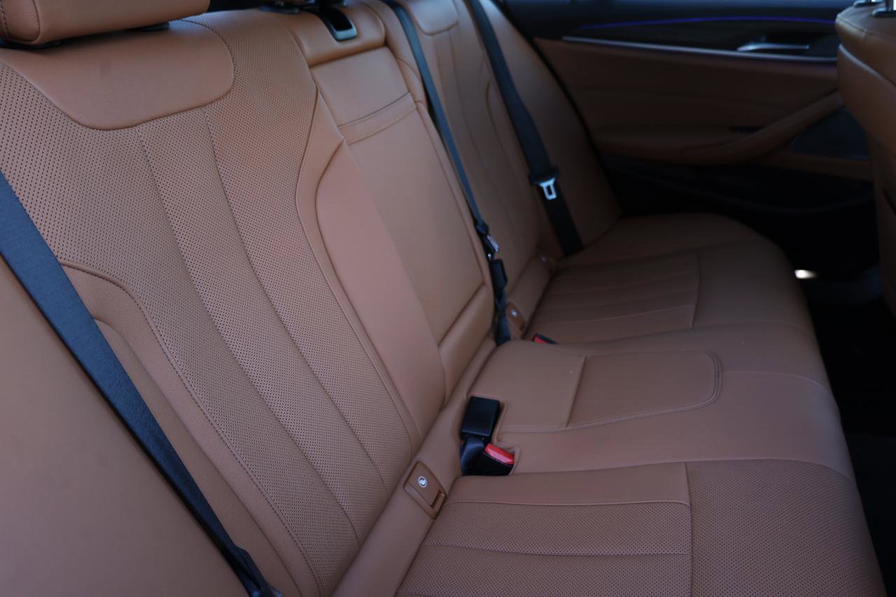 Used 2023 BMW 540i w/ M Sport Package RWD image 11
