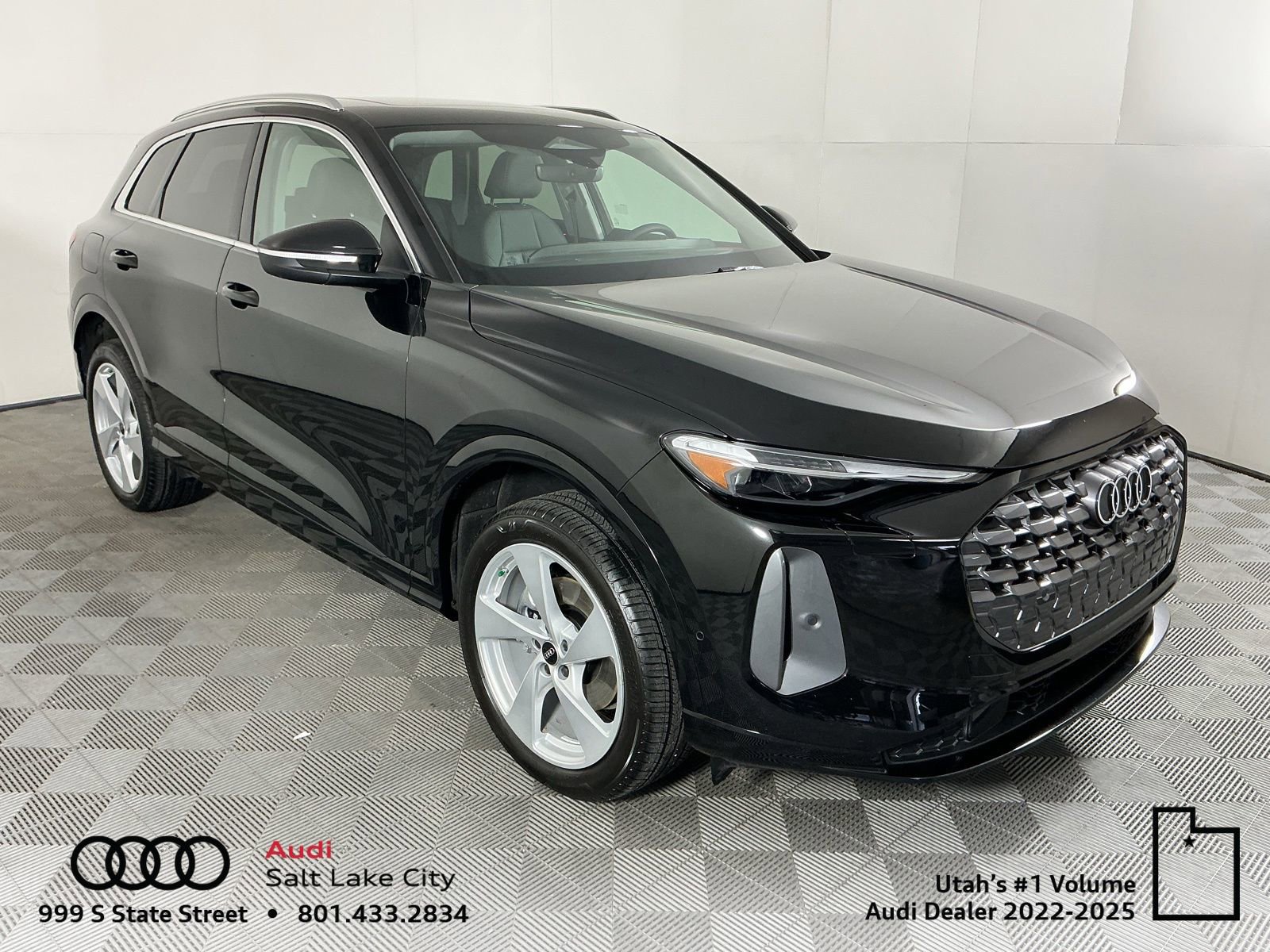 Certified 2025 Audi Q5 Premium Plus w/ Premium Plus image 1