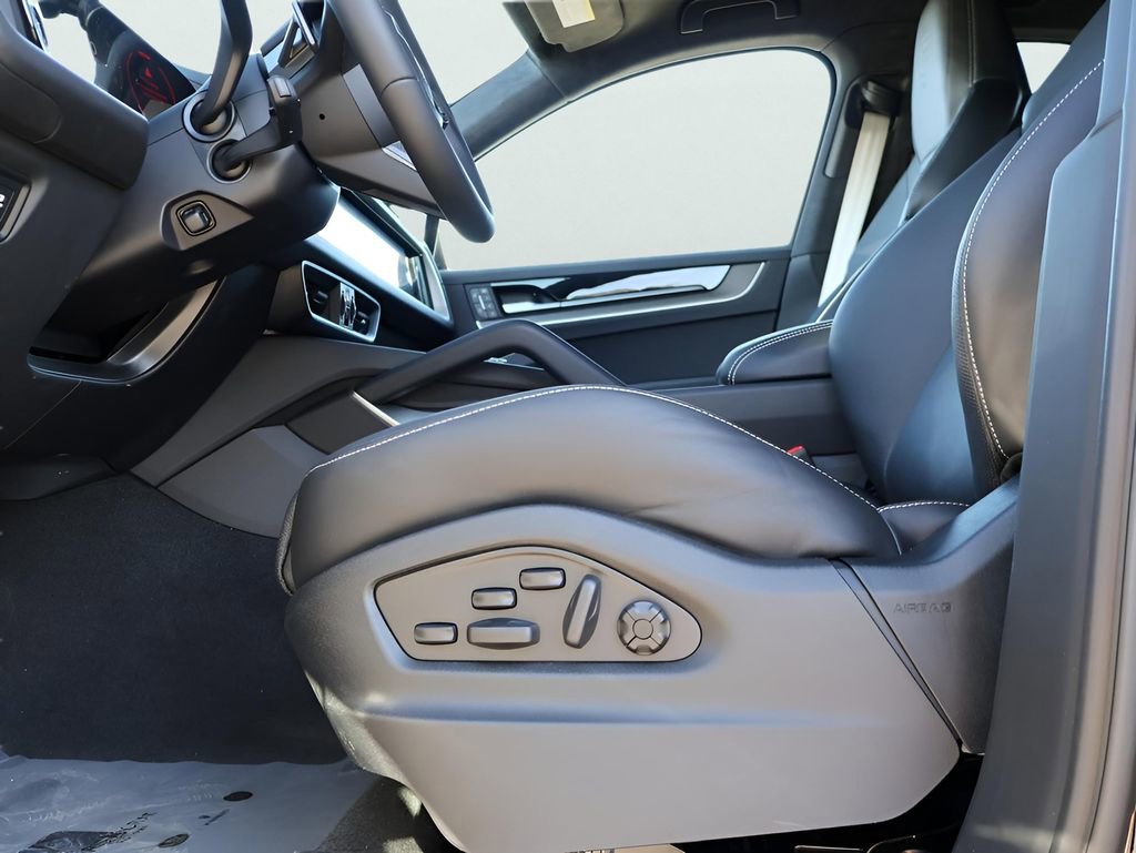 New 2026 Porsche Cayenne Turbo GT image 38
