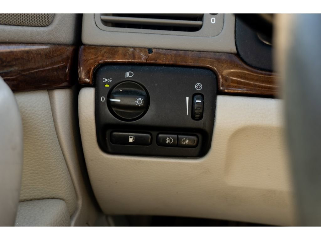 Used 2005 Volvo S80 2.5T FWD image 25