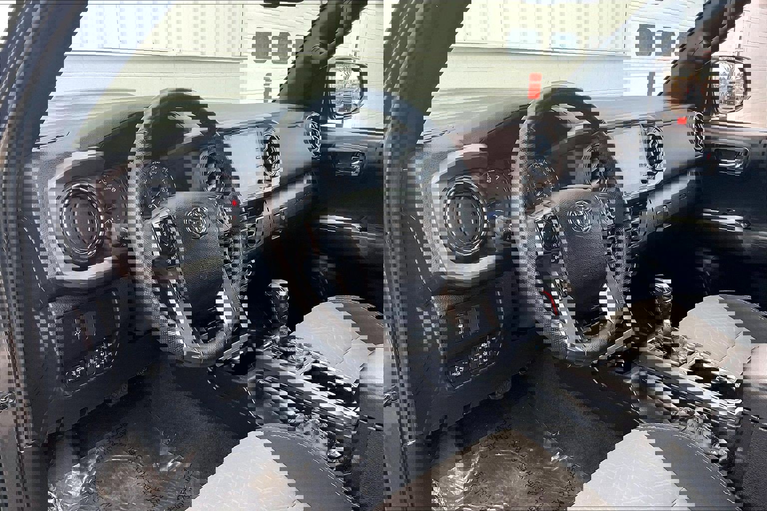 Used 2021 Toyota Tacoma TRD Sport w/ Technology Package image 18