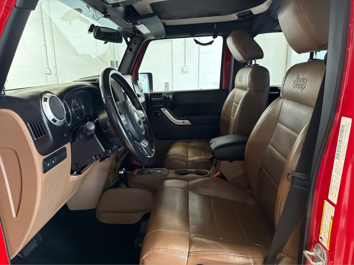 Used 2012 Jeep Wrangler Unlimited Rubicon w/ Dual Top Group AWD/4WD image 9