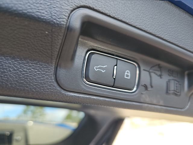 Used 2022 Ford Explorer XLT w/ Equipment Group 202A image 14