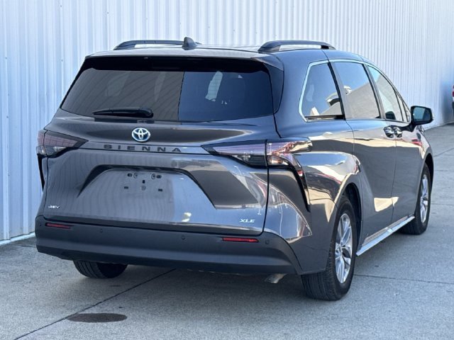 Certified 2025 Toyota Sienna XLE FWD image 4