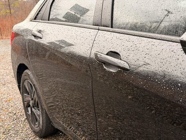 Used 2023 Hyundai Elantra SEL image 11