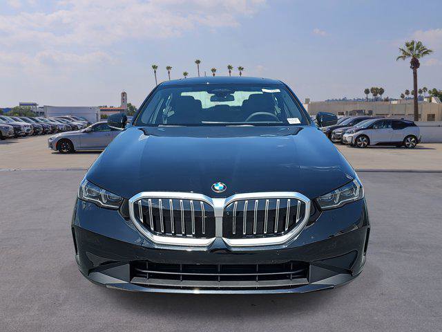 New 2026 BMW 540i xDrive image 2