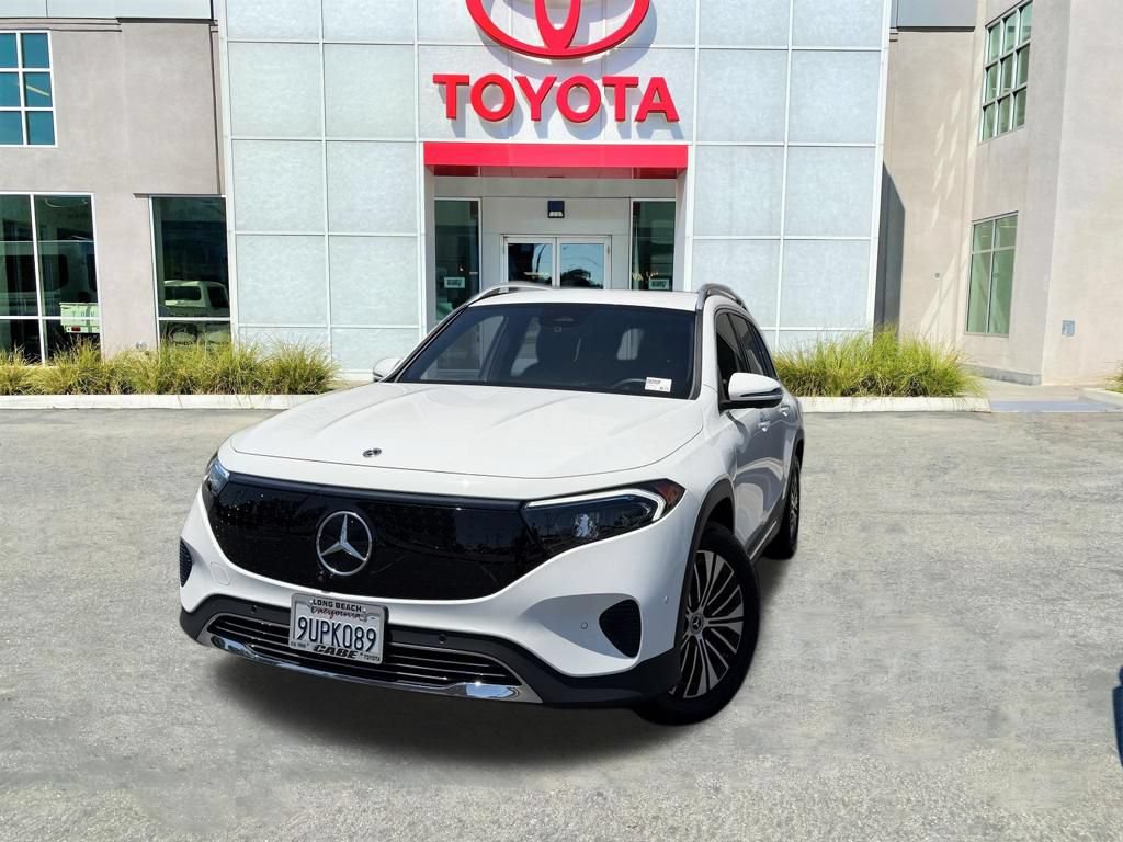 Used 2025 Mercedes-Benz EQB 300 4MATIC image 4