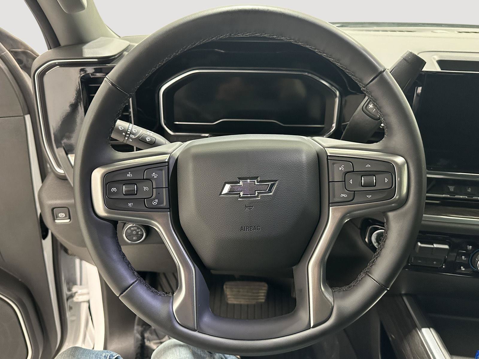 Used 2025 Chevrolet Silverado 3500 LTZ w/ LTZ Plus Package AWD/4WD image 9