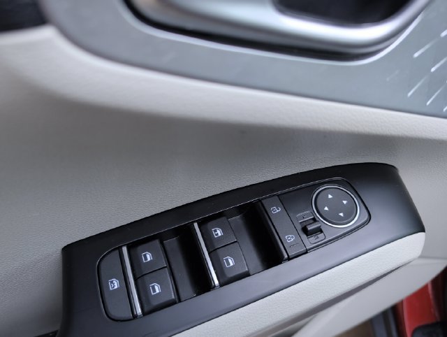 Used 2025 Kia Soul LX FWD image 12