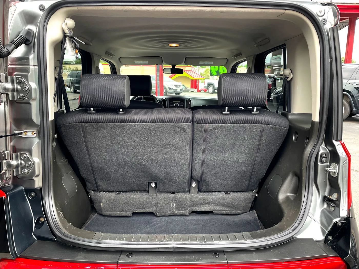 Used 2009 Nissan Cube 1.8 w/ Interior Designer Pkg FWD image 6