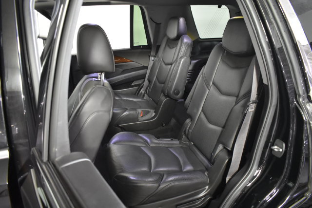 Used 2017 Cadillac Escalade Premium Luxury AWD/4WD image 28