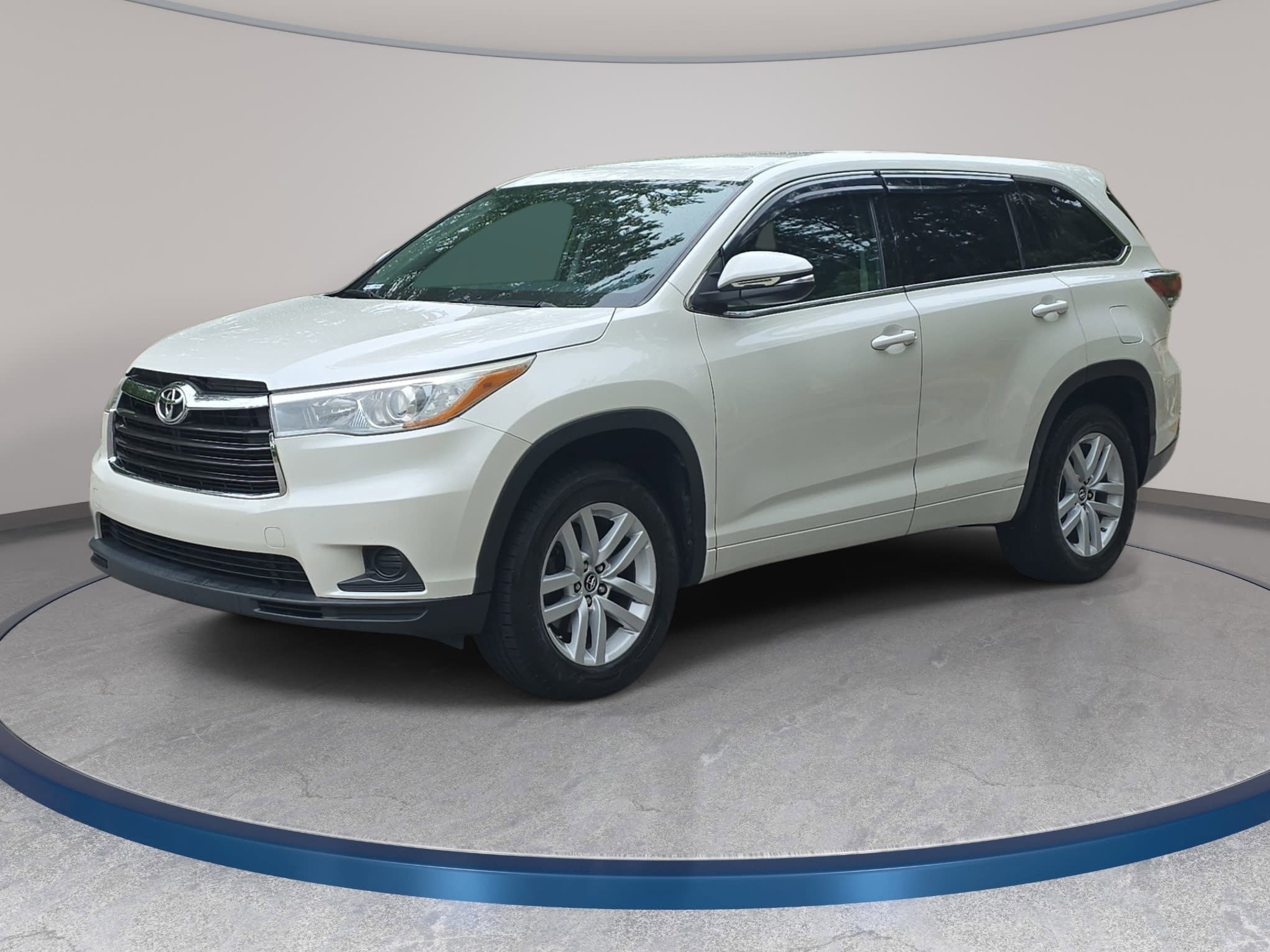 Used 2016 Toyota Highlander LE FWD image 1