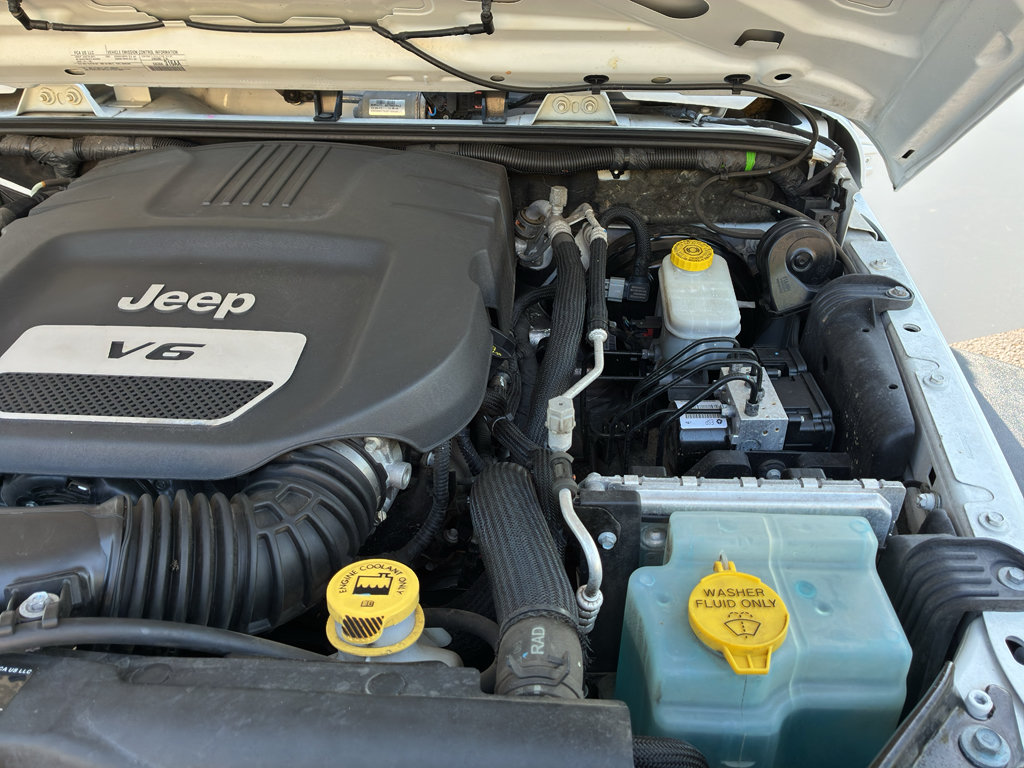 Used 2018 Jeep Wrangler Unlimited Sport w/ Connectivity Group AWD/4WD image 16