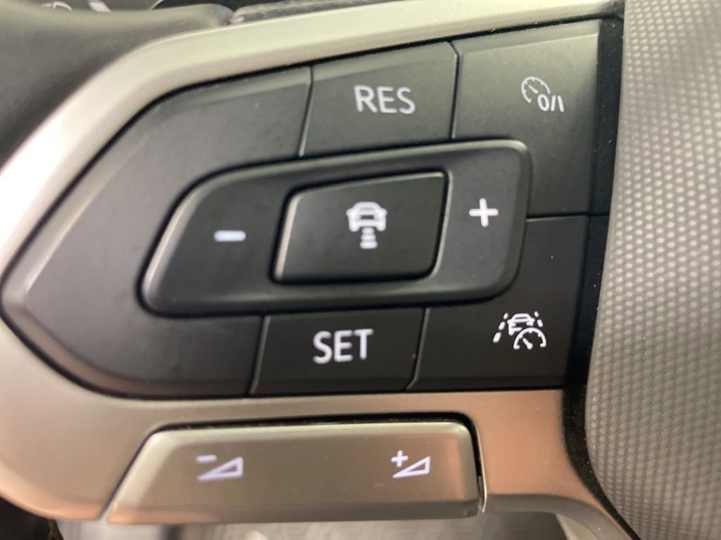 Used 2024 Volkswagen Atlas SE FWD image 28