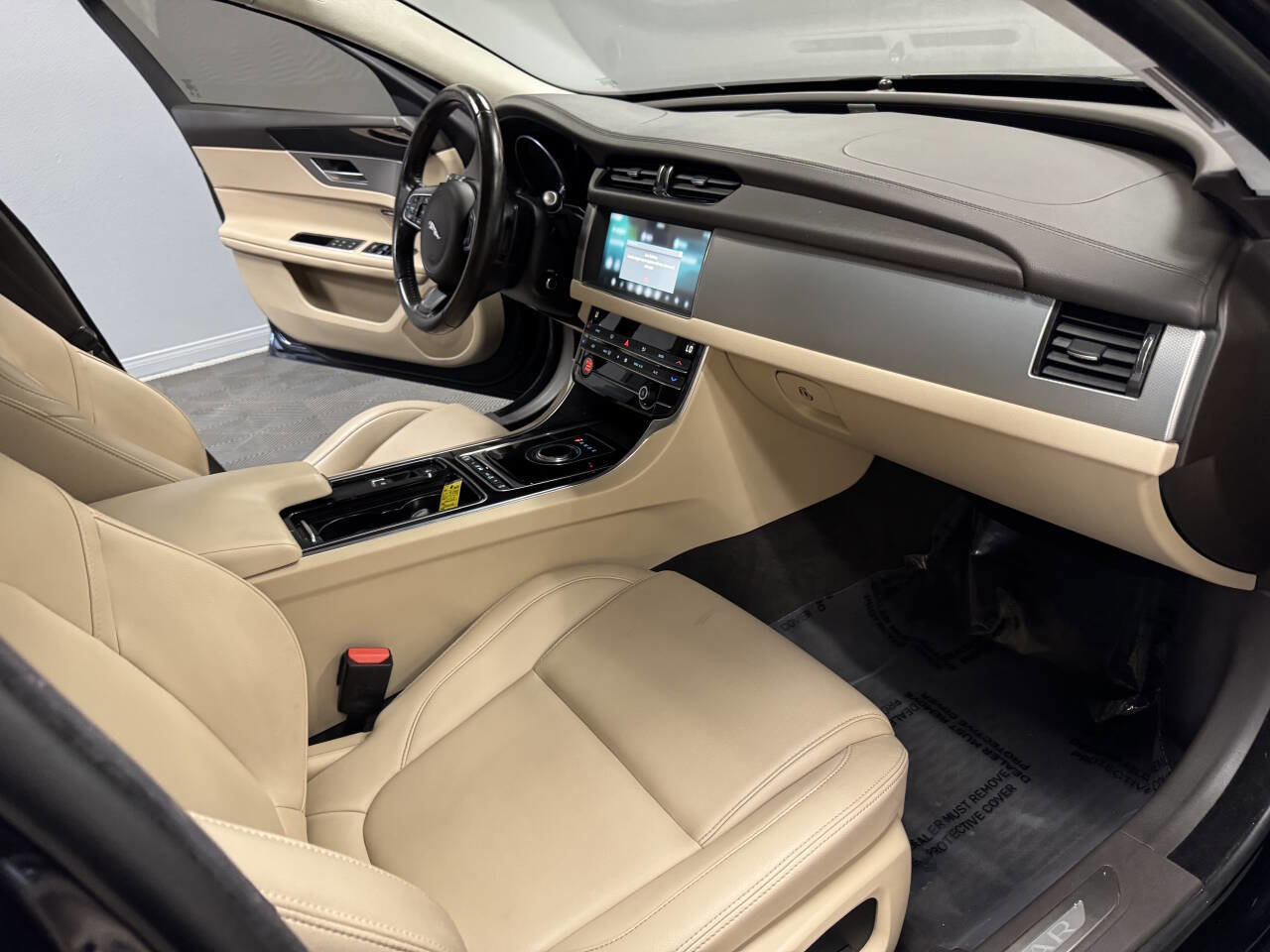 Used 2020 Jaguar XF Premium image 59