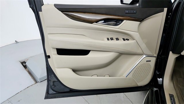 Used 2020 Cadillac Escalade Luxury image 11