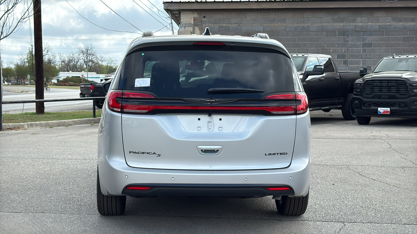 New 2026 Chrysler Pacifica Select FWD image 6