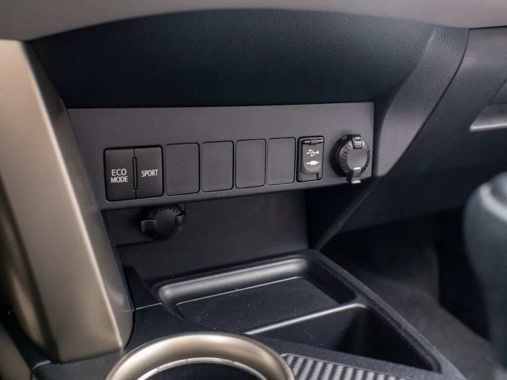 Used 2015 Toyota RAV4 XLE image 18