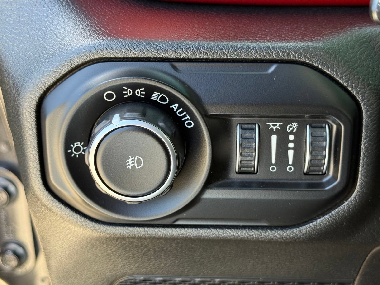 Used 2018 Jeep Wrangler Unlimited Rubicon AWD/4WD image 25